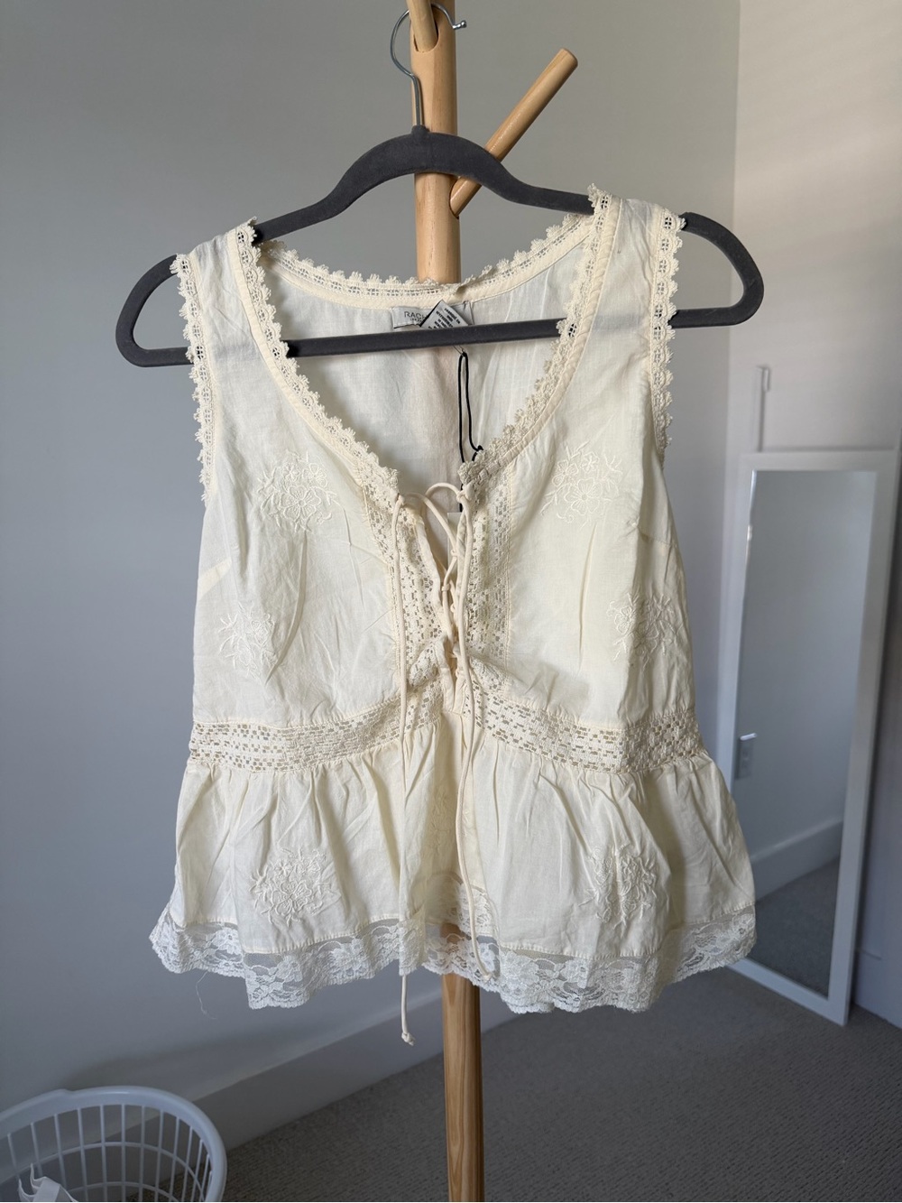 Rachel Zoe Cream Lace Up Sleeveless Blouse Tank Top - Picture 3 of 6